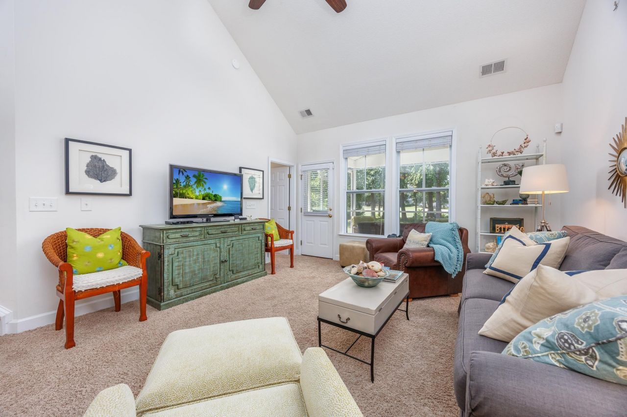 6095 Catalina Dr. Photo 8