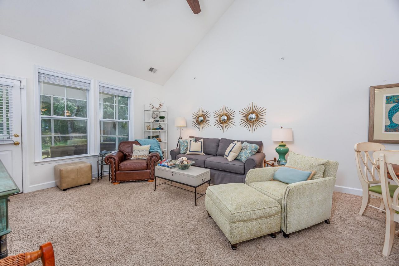 6095 Catalina Dr. Photo 9