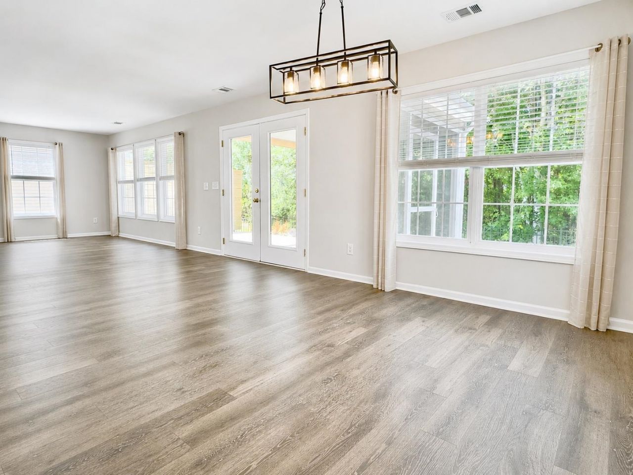 4501 Farm Lake Dr. Photo 10