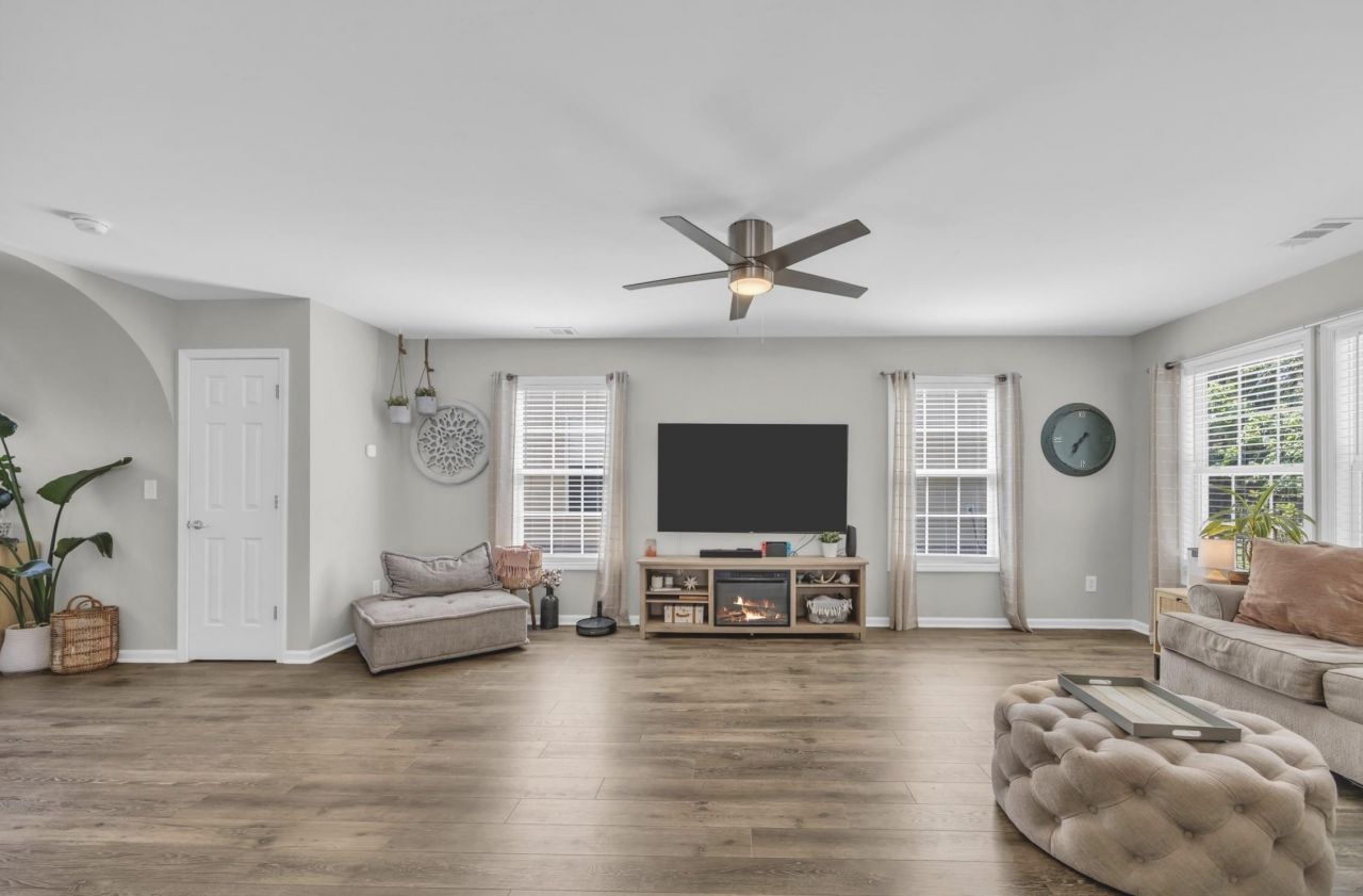 4501 Farm Lake Dr. Photo 9