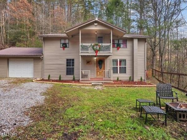 4204 Dellinger Hollow Rd, Pigeon Forge, TN 37863