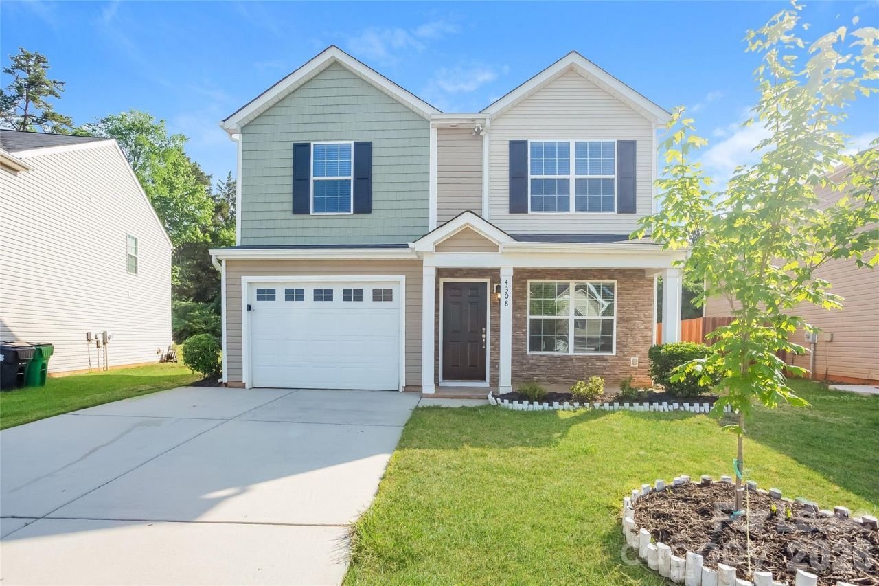 4308 Grant Martin Drive, Charlotte, NC 28208 Main Photo