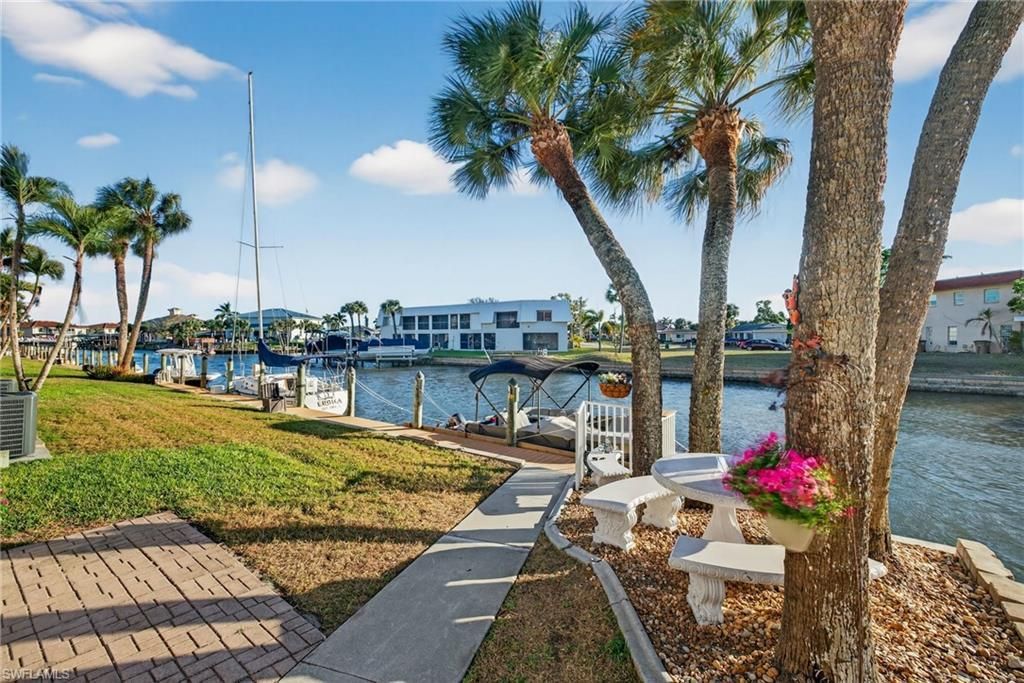 708 Victoria Dr, Unit 212, Cape Coral, FL 33904 Photo