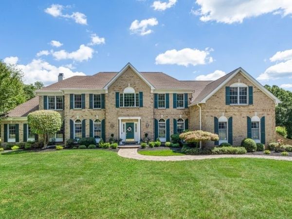 5 Surrey Ln, Washington, NJ 07853