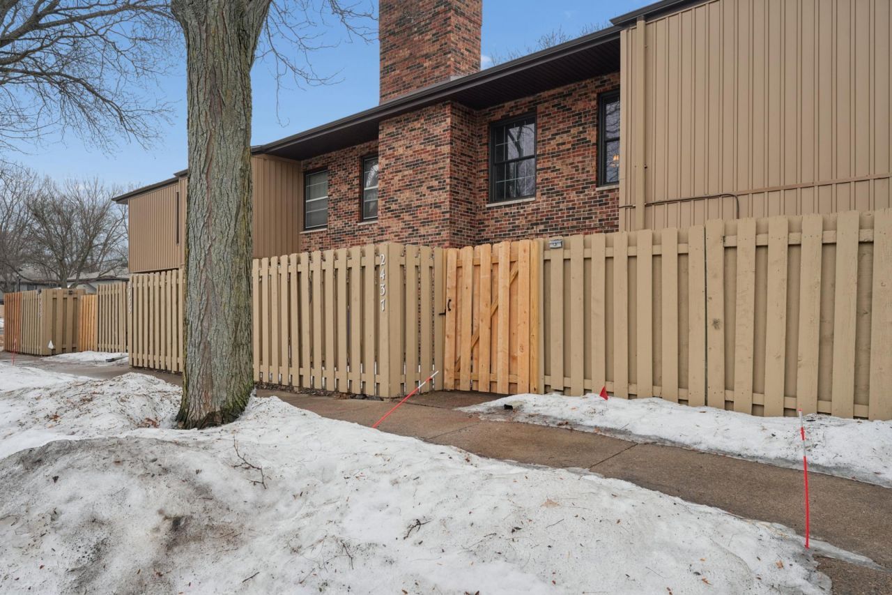 2437 Unity Avenue N, Golden Valley, MN 55422 Main Photo