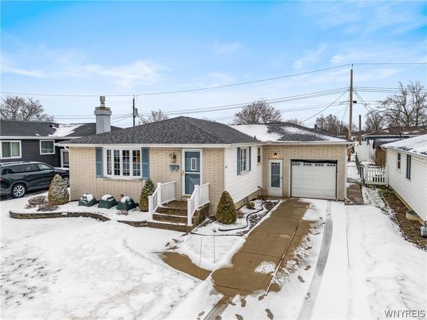 17 Oakwood Drive, Cheektowaga, NY 14227