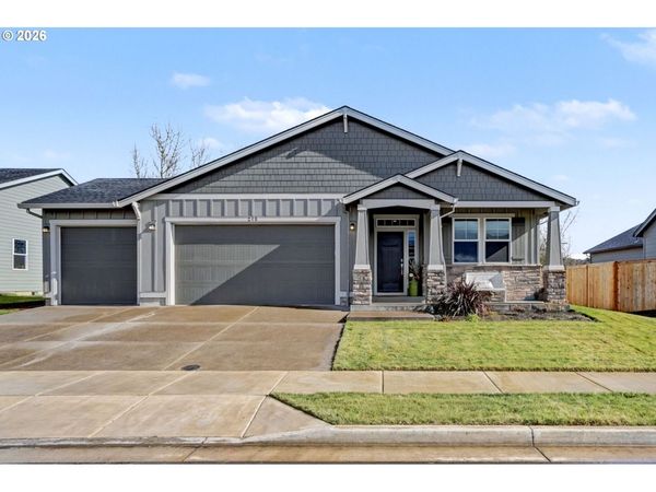 215 WALNUT ST, Mt. Angel, OR 97362