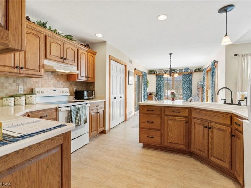 7020 Sweetwater Road NE, Canton, OH 44721 Photo 12