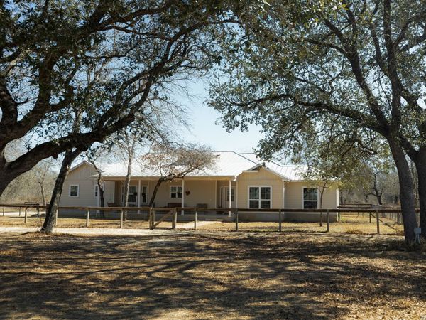 461 County Road 6723, Natalia, TX 78059