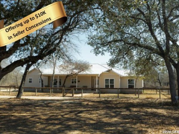 461 County Road 6723, Natalia, TX 78059