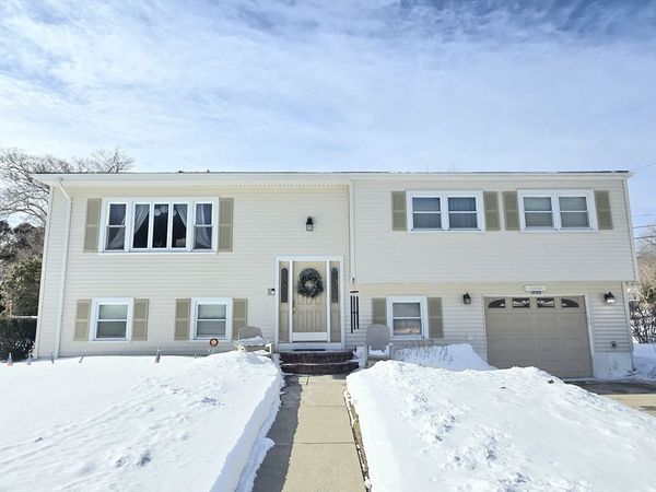 45 Birchwood Ter, Dartmouth, MA 02747