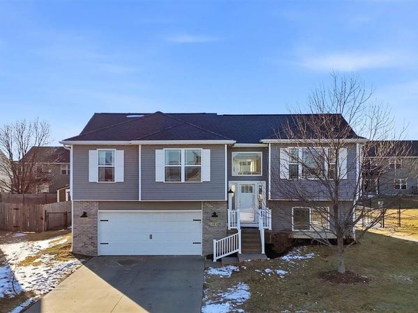 195 Cattail Ln, North Liberty, IA 52317