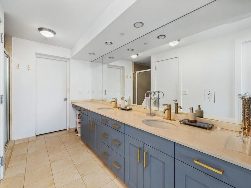 1 Miranova Place, Unit 1220, Columbus, OH 43215 Photo 14