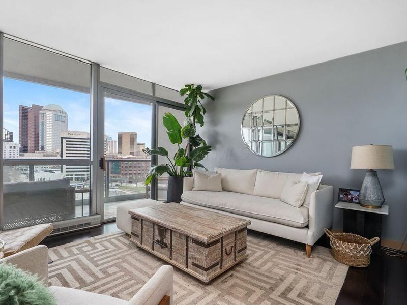 1 Miranova Place, Unit 1220, Columbus, OH 43215 Photo 2