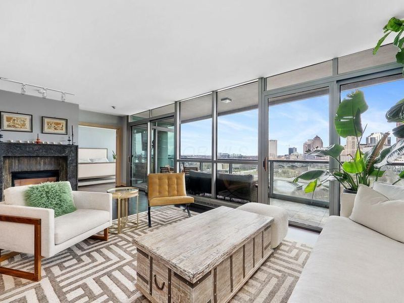 1 Miranova Place, Unit 1220, Columbus, OH 43215 Photo 3