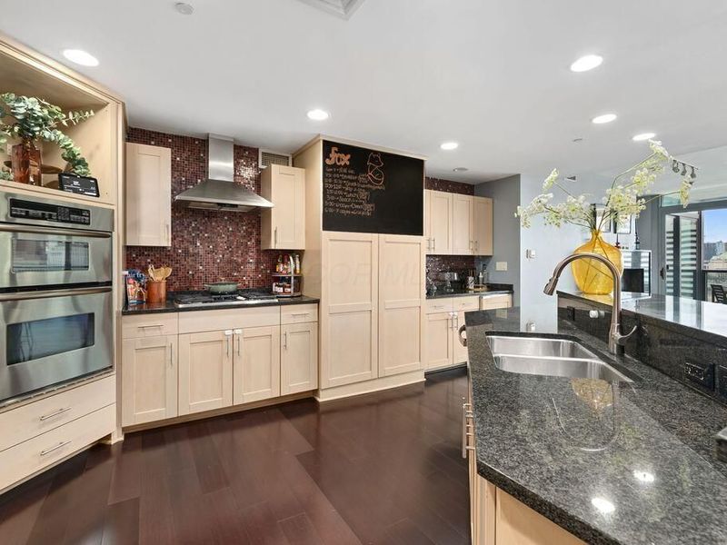 1 Miranova Place, Unit 1220, Columbus, OH 43215 Photo 6