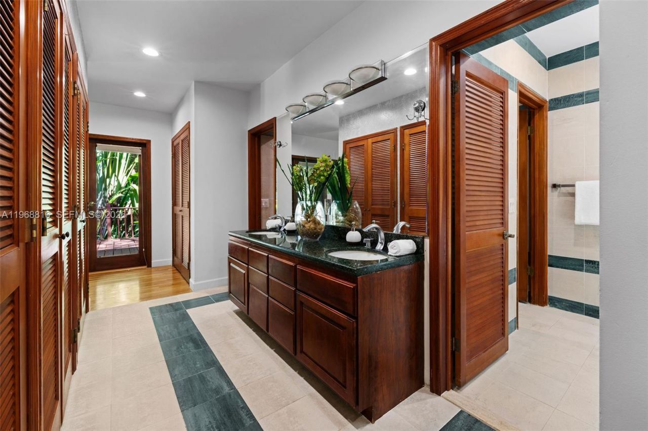 4140 Bonita Ave, Miami, FL 33133 Photo