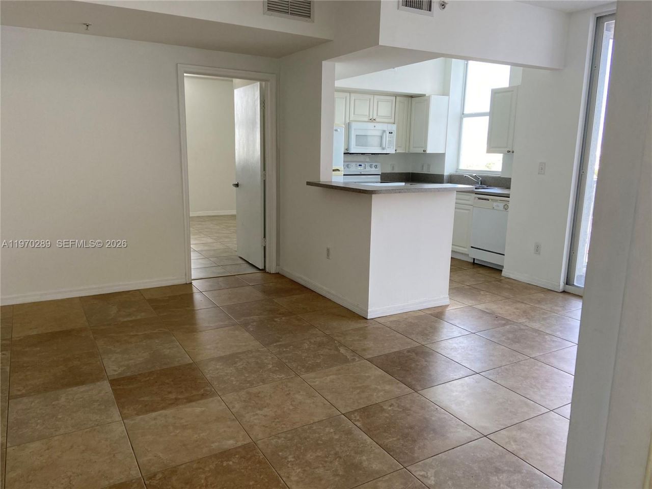 1 Glen Royal Pkwy, Unit 1112, Miami, FL 33125 Photo