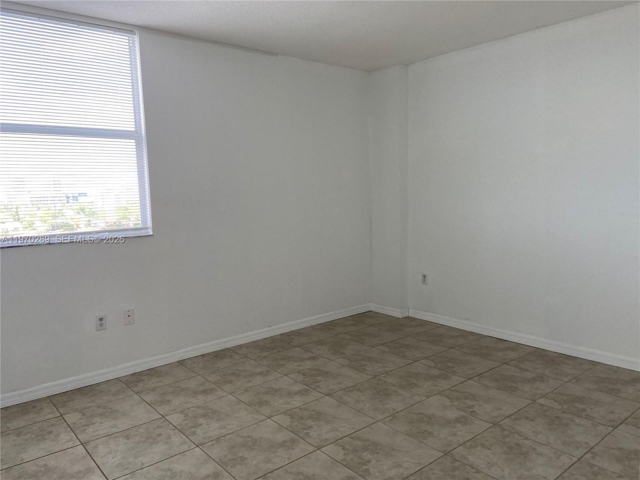 1 Glen Royal Pkwy, Unit 1112, Miami, FL 33125 Photo