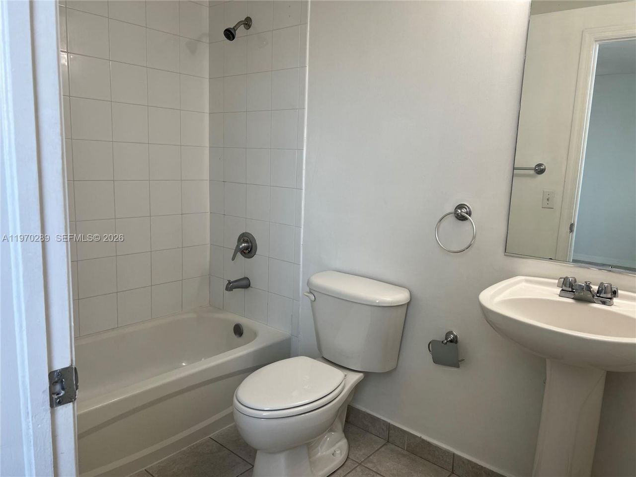 1 Glen Royal Pkwy, Unit 1112, Miami, FL 33125 Photo