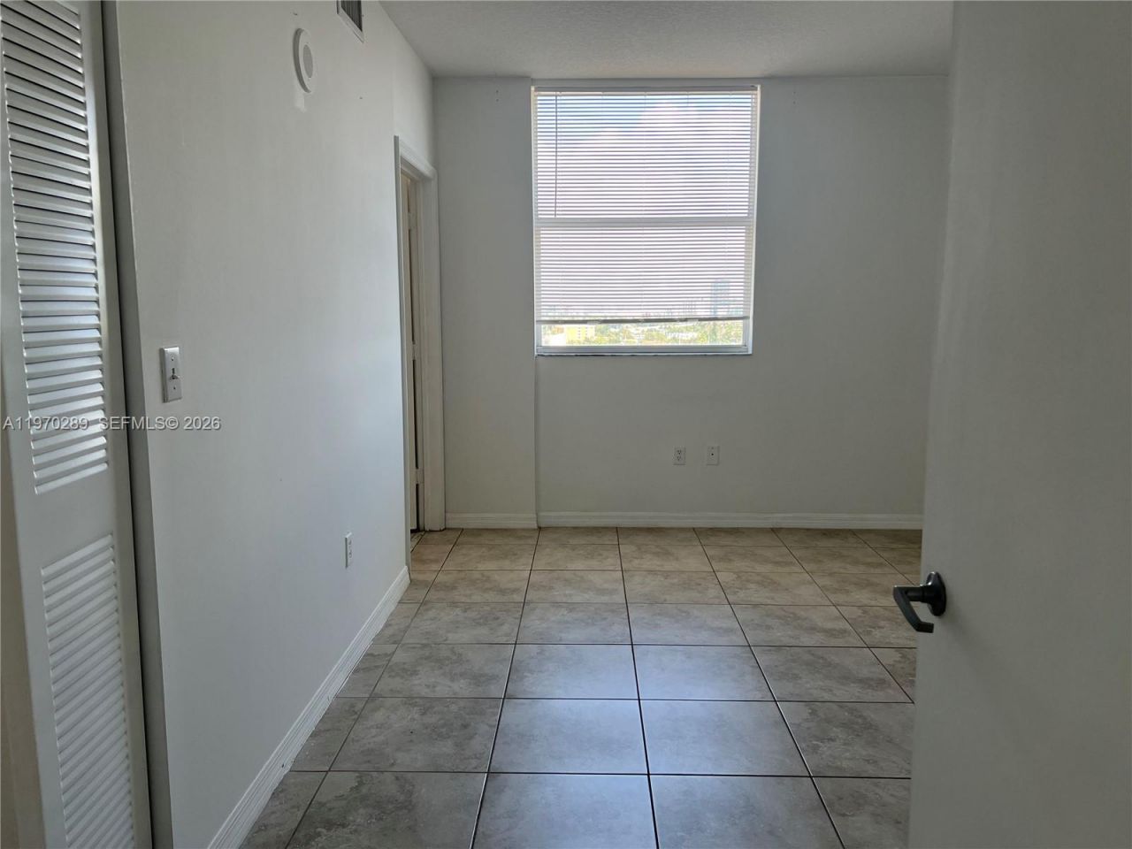 1 Glen Royal Pkwy, Unit 1112, Miami, FL 33125 Photo