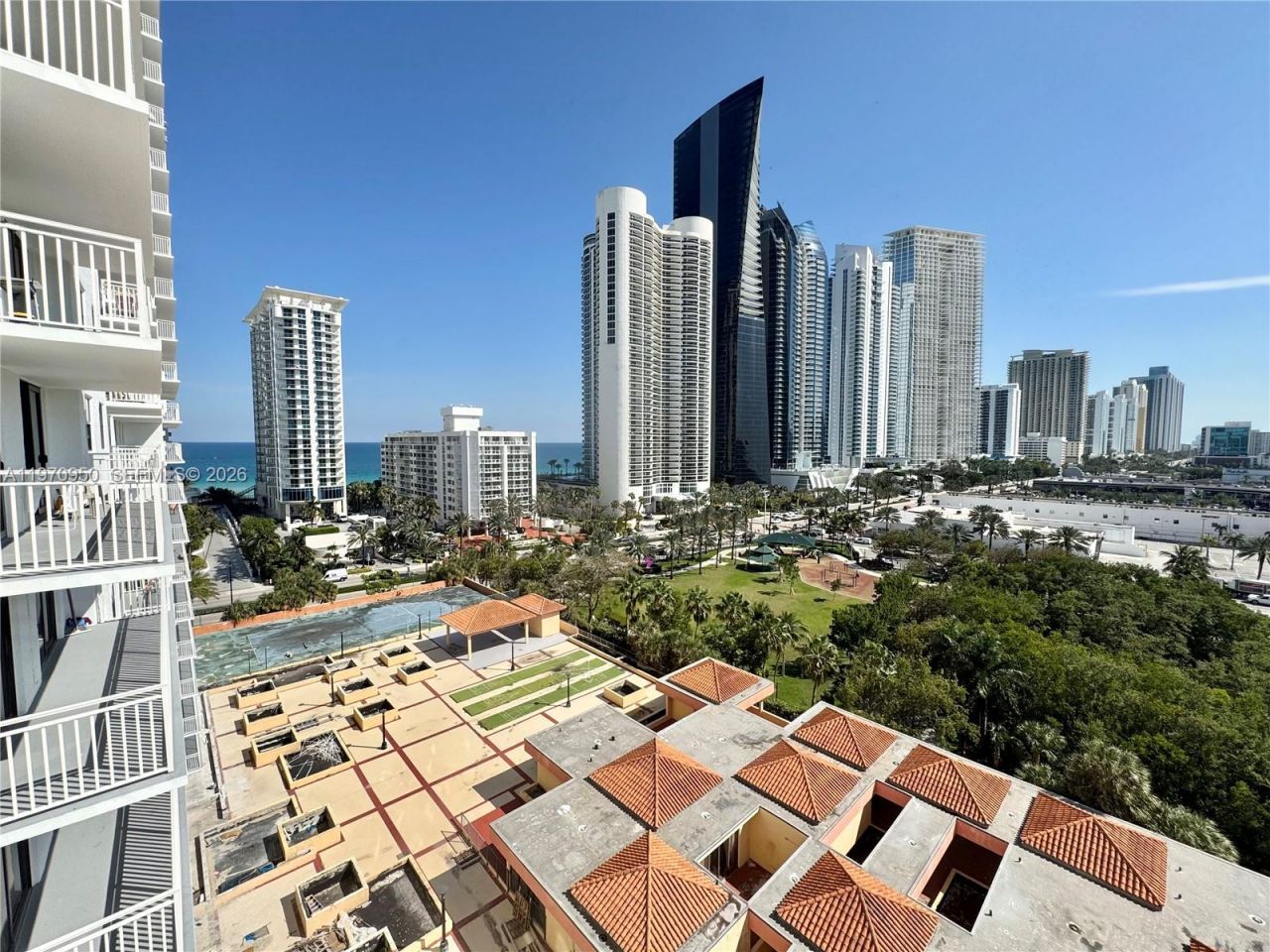 210 174th St, Unit 1205, Sunny Isles Beach, FL 33160 Photo