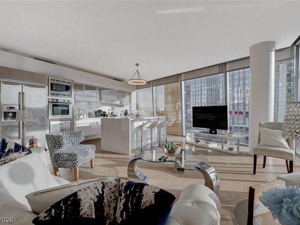 3722 Las Vegas Boulevard, Unit 811, Las Vegas, NV 89158
