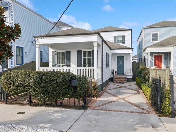 3711 ANNUNCIATION Street, New Orleans, LA 70115