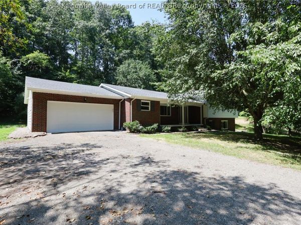 306 Lake Drive, Hurricane, WV 25526