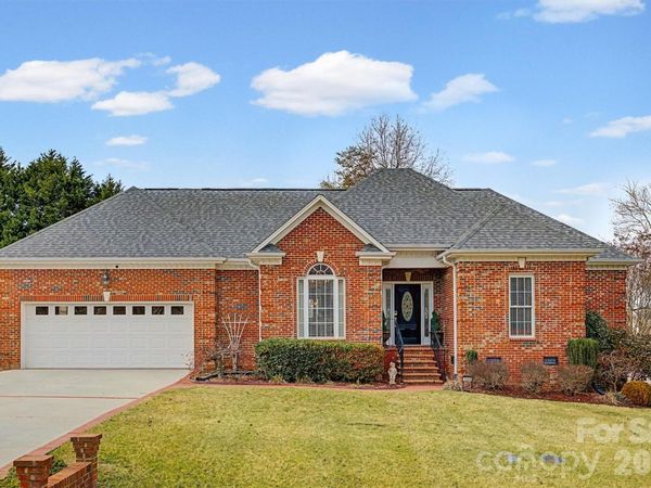 1605 Eden Glen Drive, Dallas, NC 28034