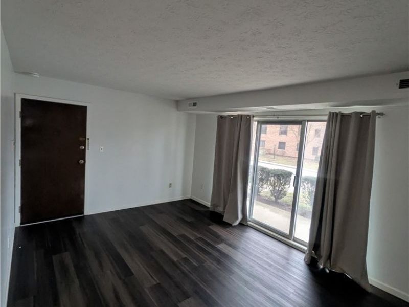 16415 Heather Lane, Unit 103, Middleburg Heights, OH 44130 Photo 8