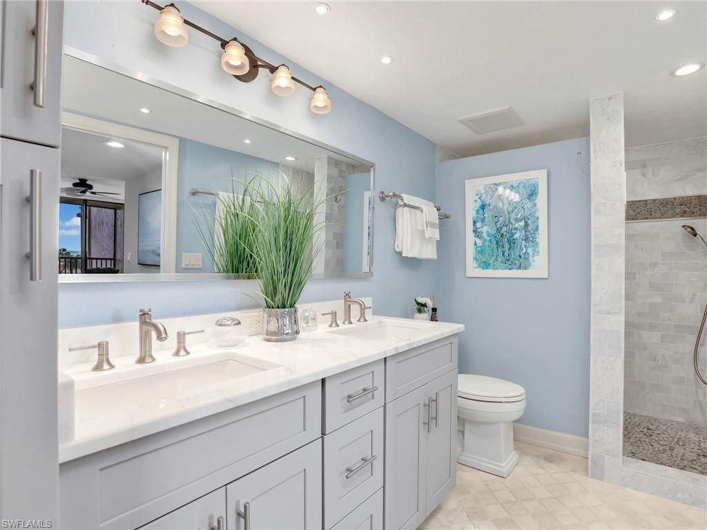 11030 Gulf Shore Dr, Unit 202, Naples, FL 34108 Photo