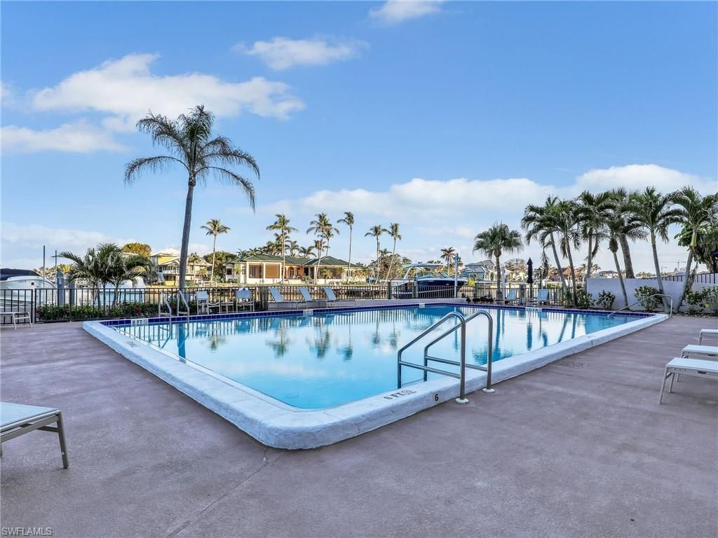 11030 Gulf Shore Dr, Unit 202, Naples, FL 34108 Photo