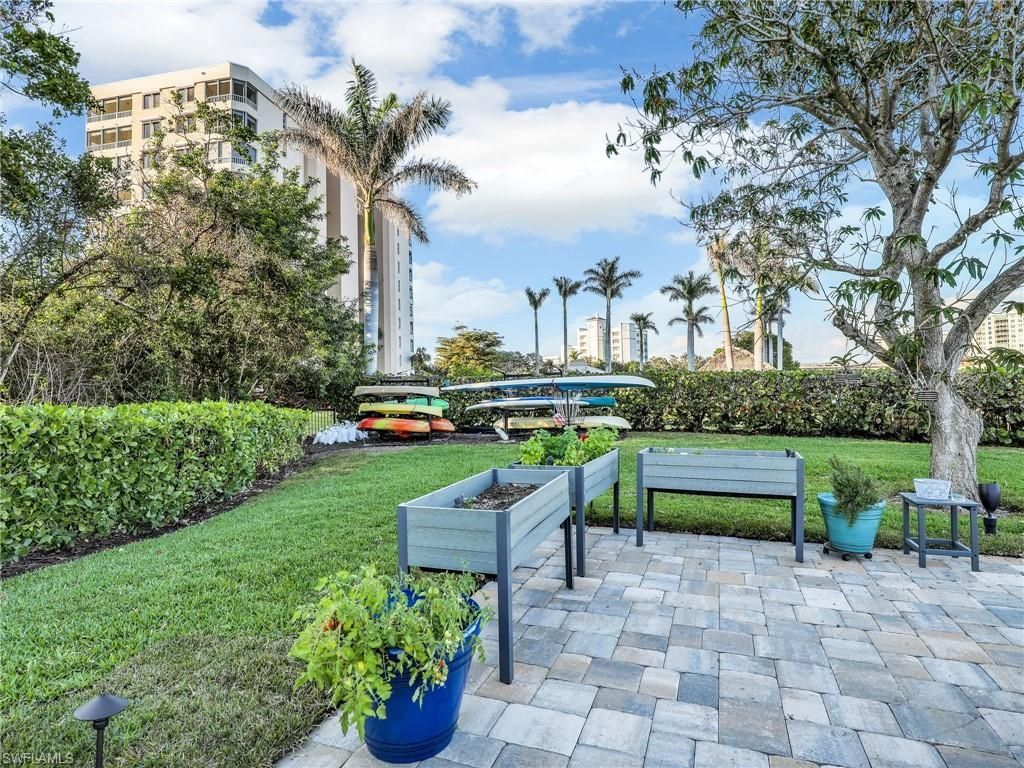 11030 Gulf Shore Dr, Unit 202, Naples, FL 34108 Photo