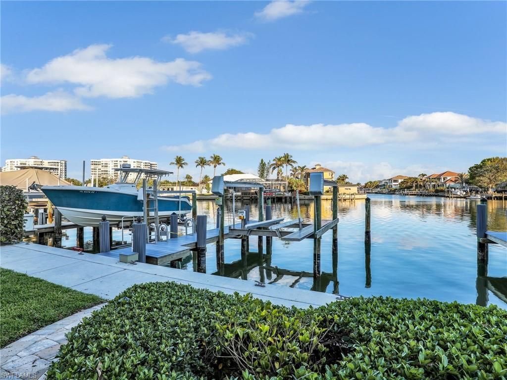 11030 Gulf Shore Dr, Unit 202, Naples, FL 34108 Photo