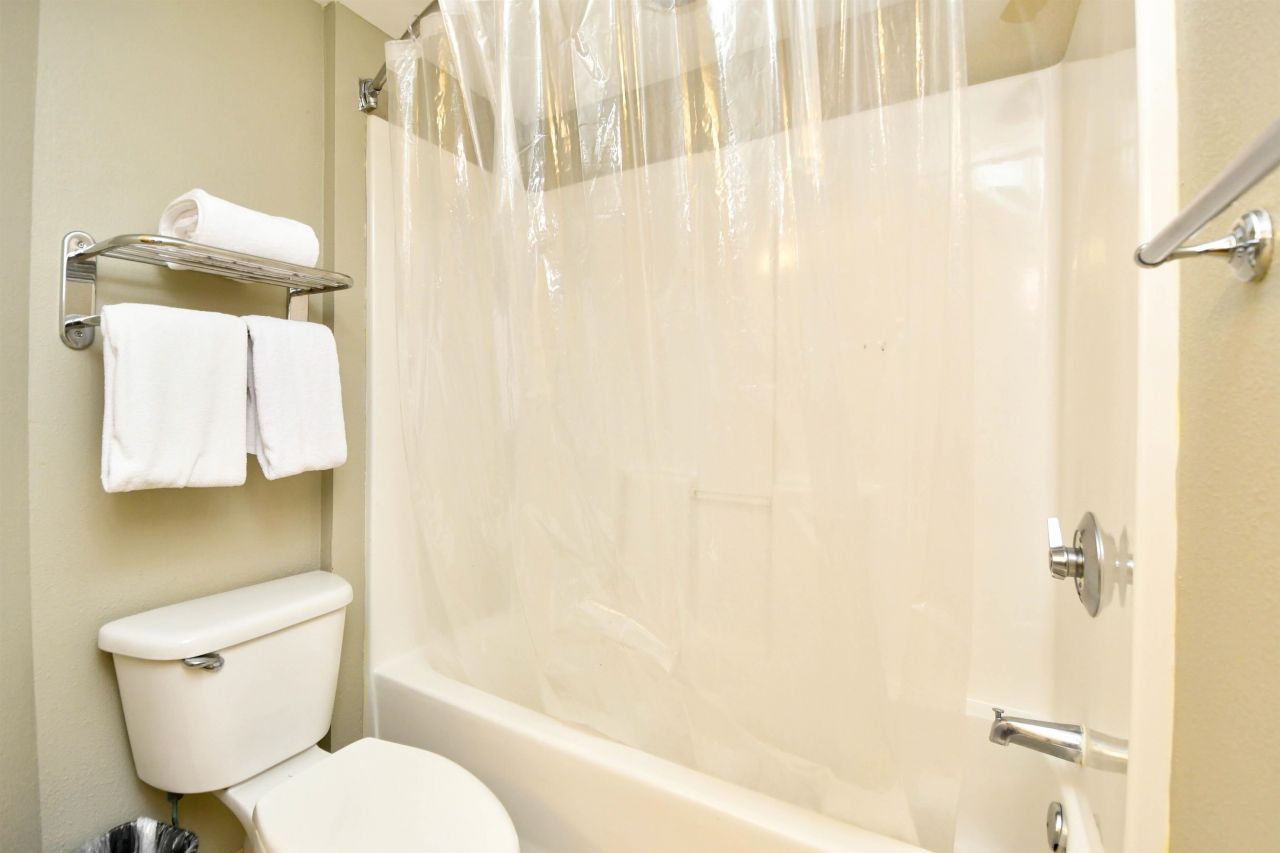 5200 N Ocean Blvd.  Photo 23