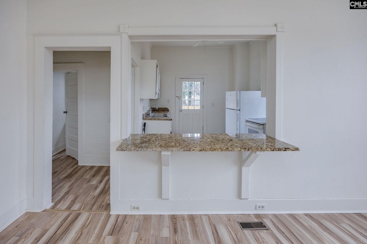 205 Drayton Street Photo 12