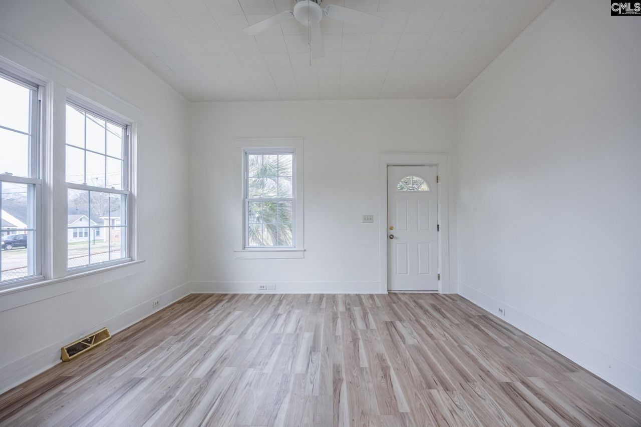 205 Drayton Street Photo 4