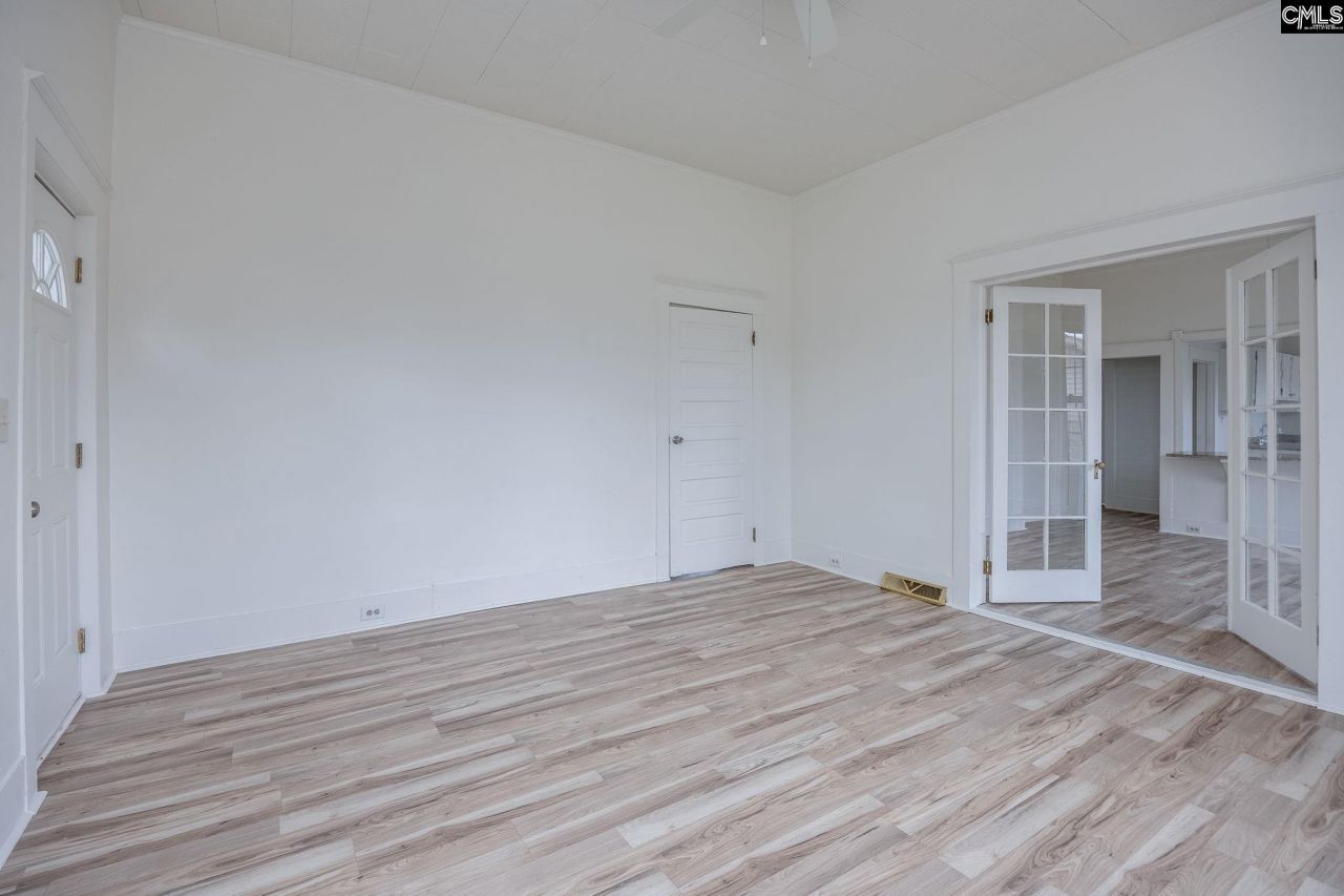 205 Drayton Street Photo 8