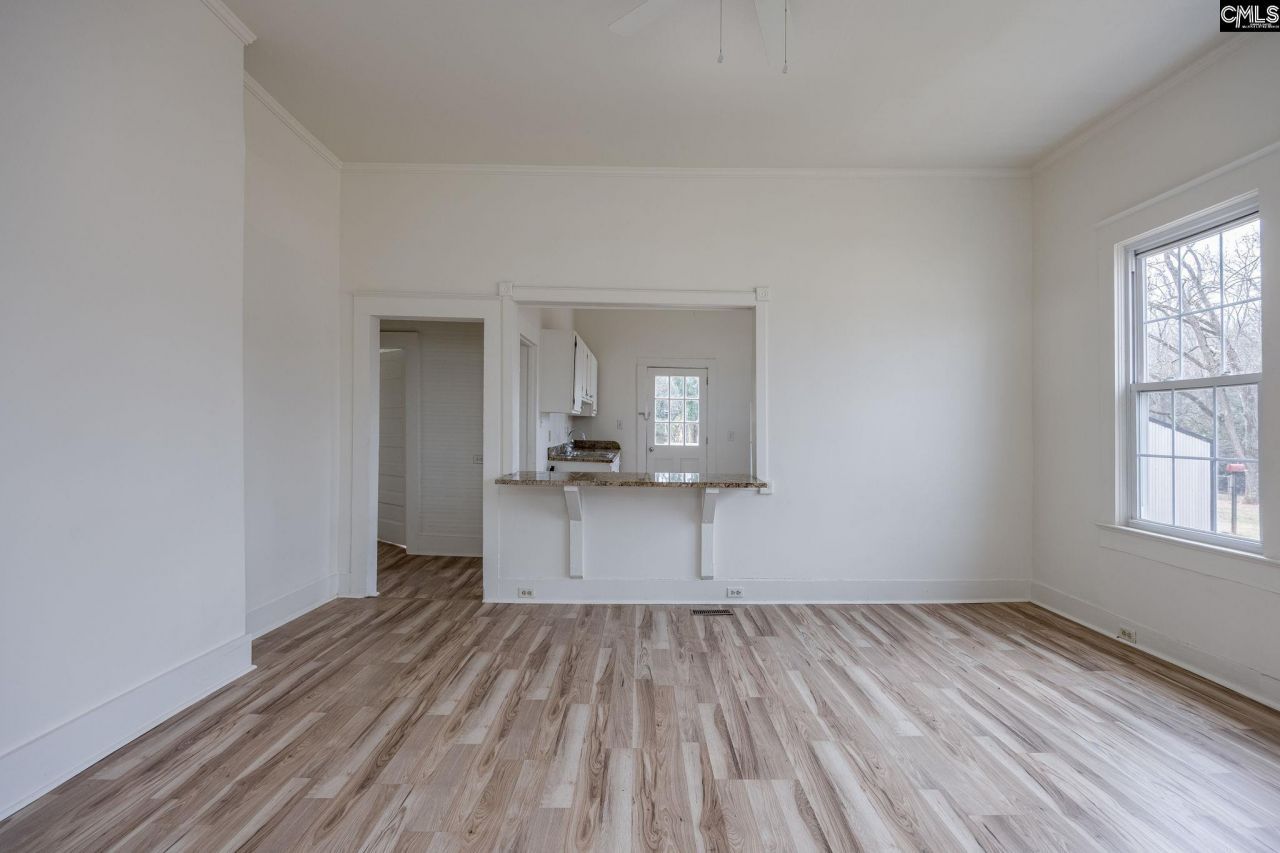 205 Drayton Street Photo 9