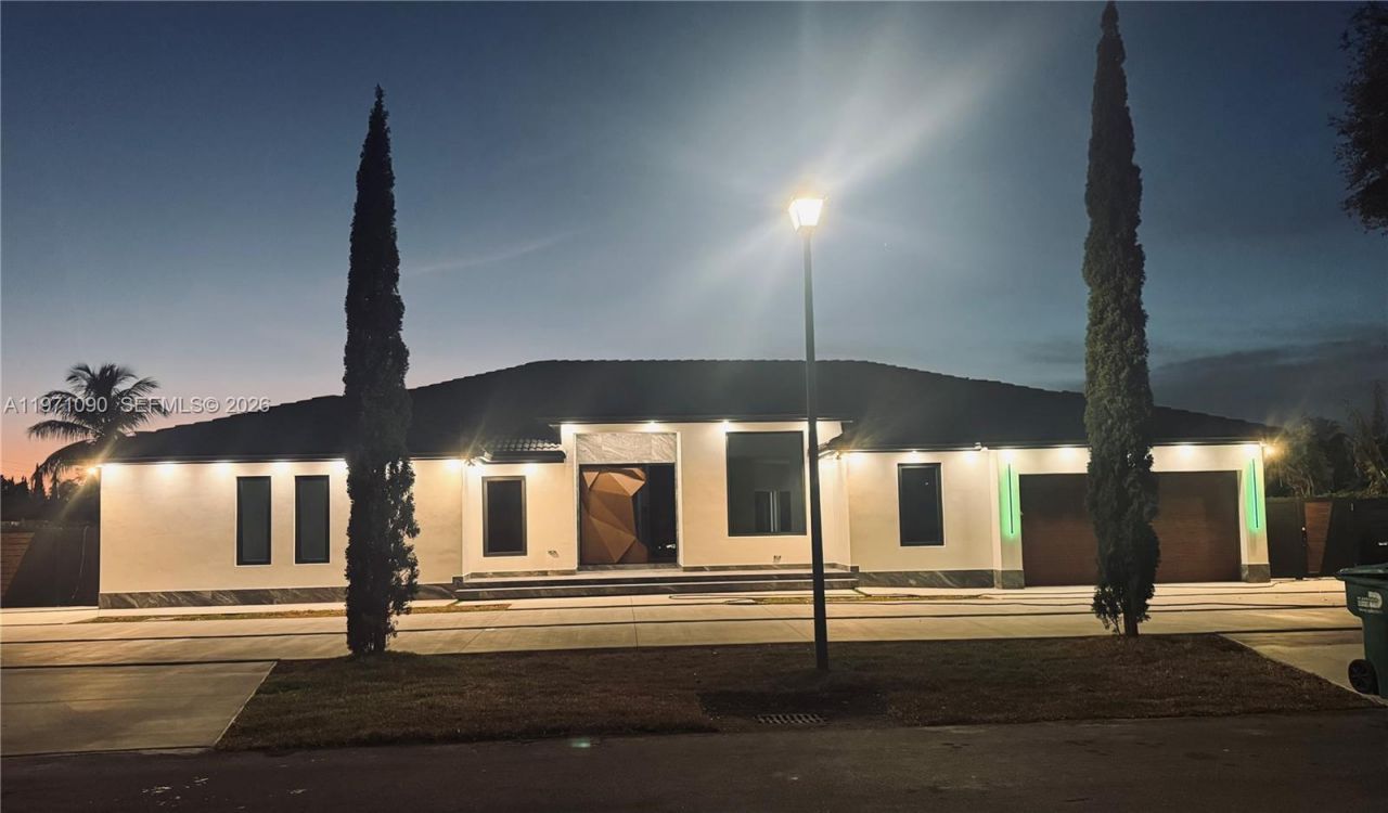 19880 SW 134th Ave , Miami, FL 33177 Photo