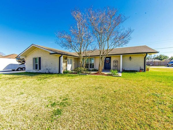 300 Estate Dr, Houma, LA 70364