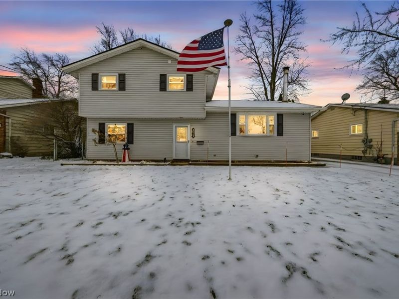 7416 Larkspur Drive, Mentor on the Lake, OH 44060 Photo 2