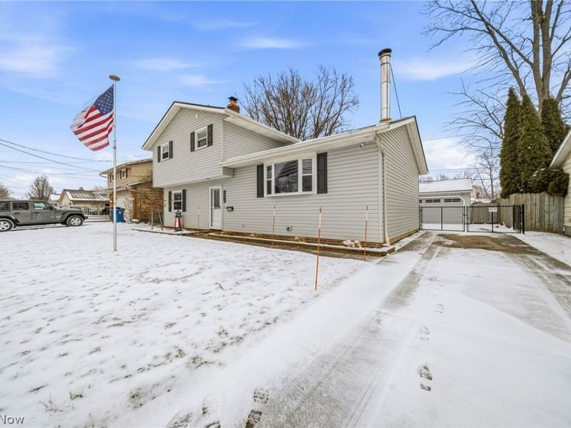 7416 Larkspur Drive, Mentor on the Lake, OH 44060 Photo 3