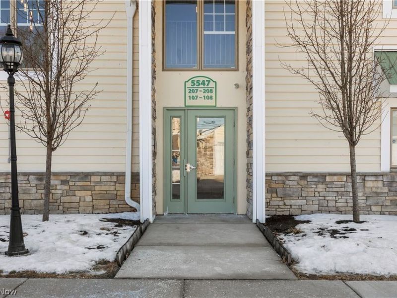 5547 Beavercrest Drive, Unit 107, Lorain, OH 44053 Photo 1