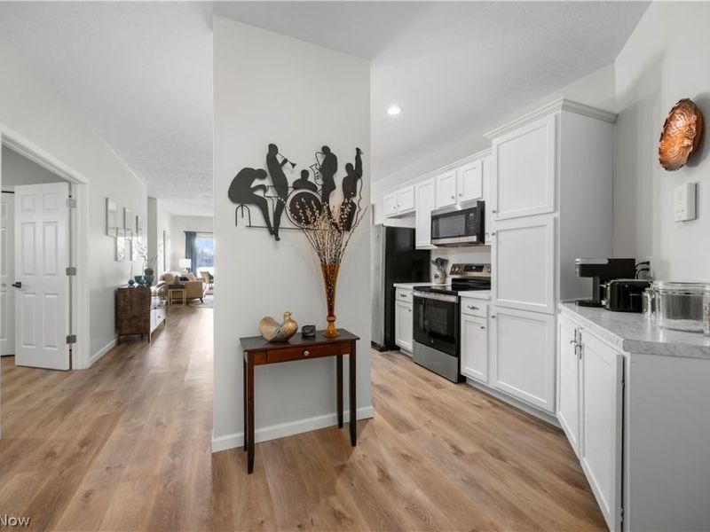 5547 Beavercrest Drive, Unit 107, Lorain, OH 44053 Photo 4