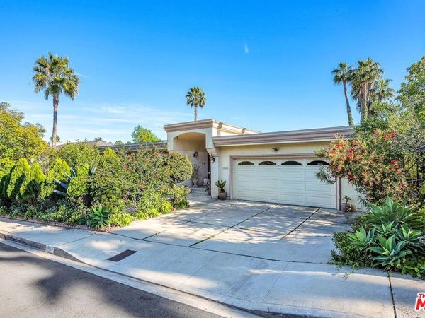 10810 Via Verona Street, Los Angeles, CA 90077