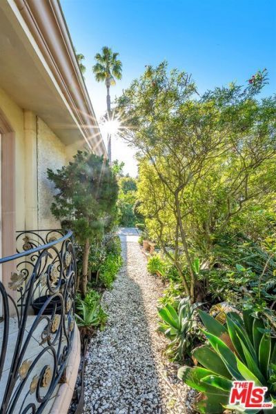 10810 Via Verona Street, Los Angeles, CA 90077 Main Photo