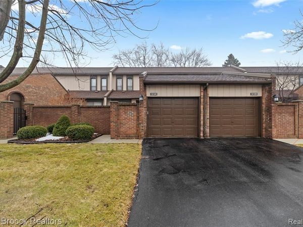 1215 Kirts Boulevard, Troy, MI 48084