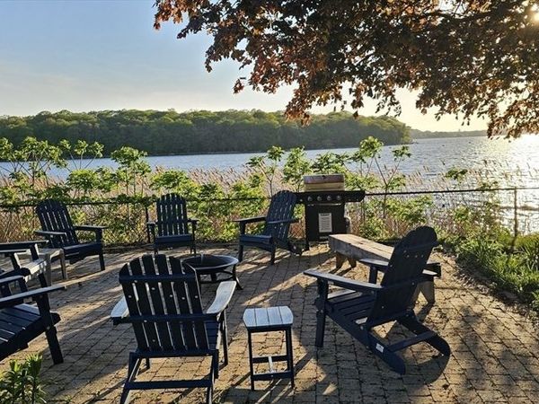 11 Harrison Ct, Westport, MA 02790